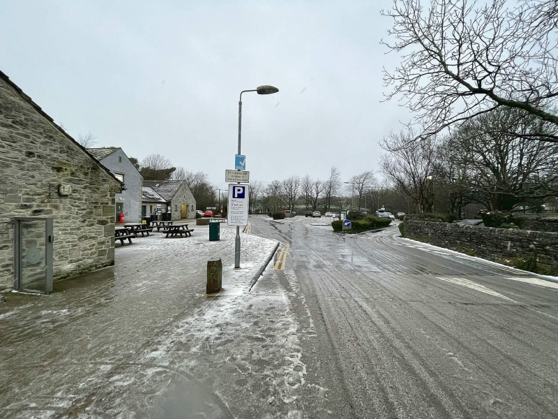 castleton-car-park-approach