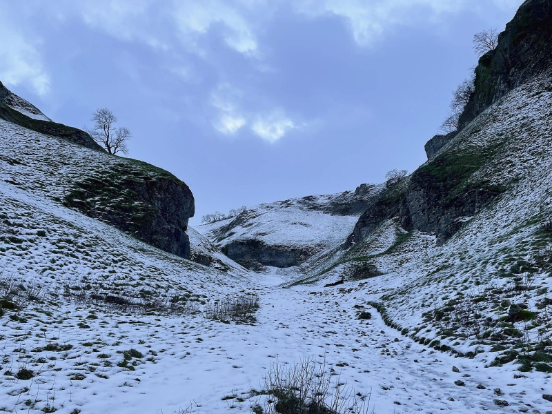 view-of-limestone-way-walk-derbyshire-dales