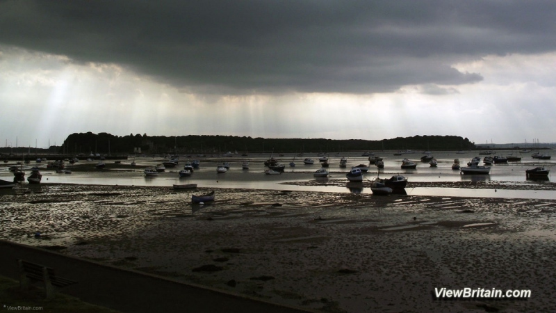 Poole-Harbour-when-sea-recedes-cloudy-day