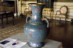 19th-century-Chinese-Cloissone-Vase-in-Chirk-Castle-Wales