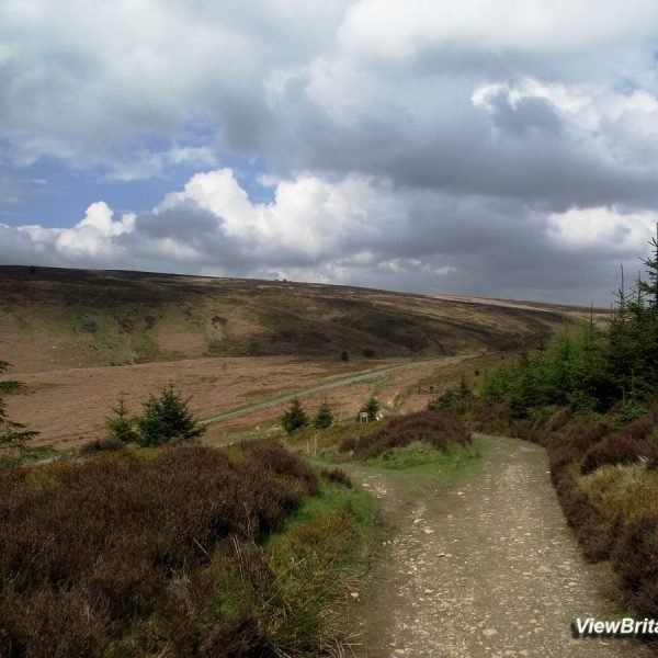 The-walk-from-car-park-at-Worlds-End-Wales