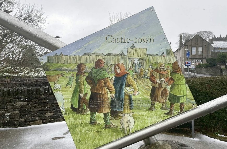castleton-town-tourist-information-board-with-brief-history-of-castleton-town-origins